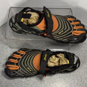 Vibram eu 43 finger-toe Shoes in Black‎ and Orange style m4553. Fc4